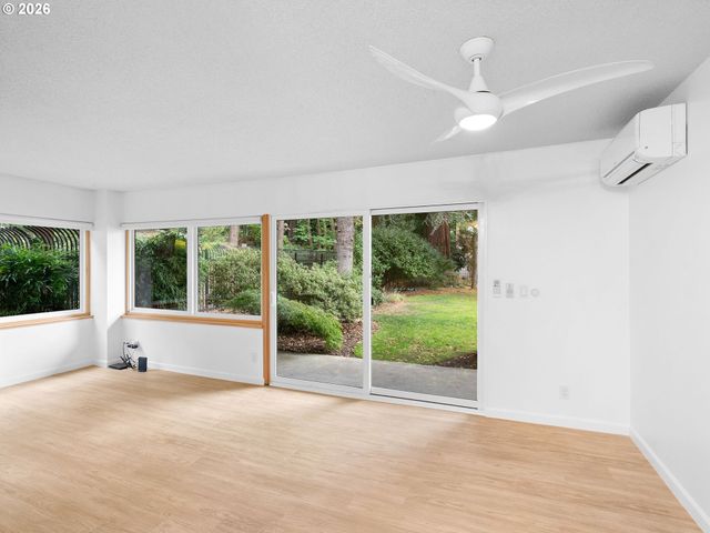2393 Sw PARK Pl 112, Portland, OR 97205