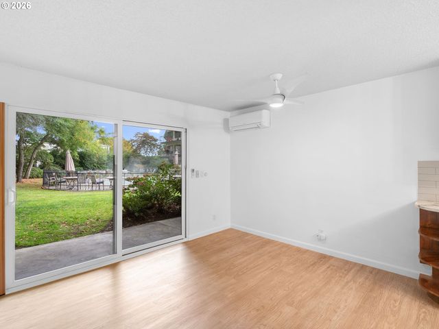 2393 Sw PARK Pl 112, Portland, OR 97205