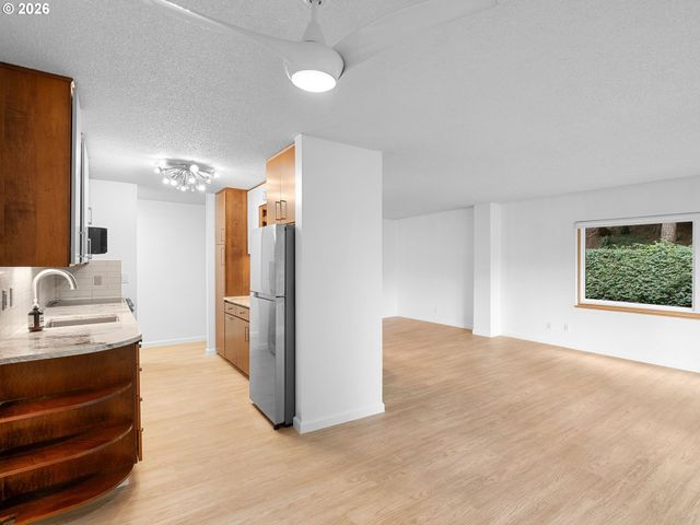 2393 Sw PARK Pl 112, Portland, OR 97205