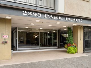 2393 Sw PARK Pl 112, Portland, OR 97205
