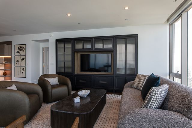 363 E Wacker Drive 6405, Chicago, IL 60601