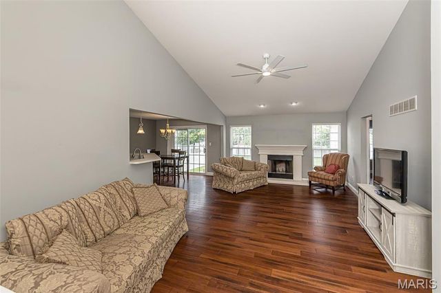 4335 Northpoint Circle, St Louis, MO 63129