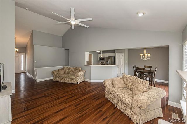 4335 Northpoint Circle, St Louis, MO 63129