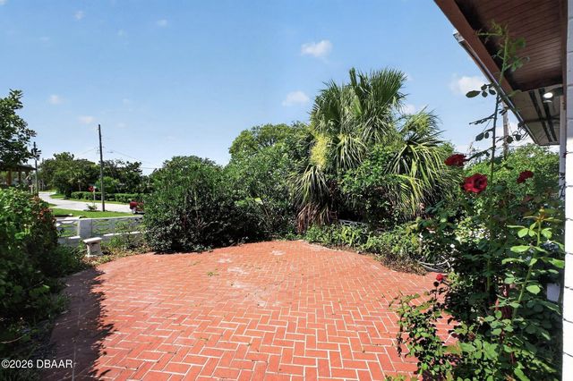 1476 N Peninsula Drive, Daytona Beach, FL 32118