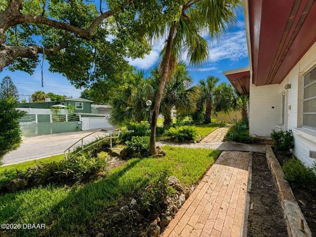 1476 N Peninsula Drive, Daytona Beach, FL 32118
