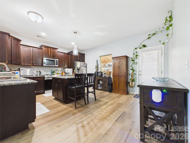 4111 Stockbrook Drive, Charlotte, NC 28215