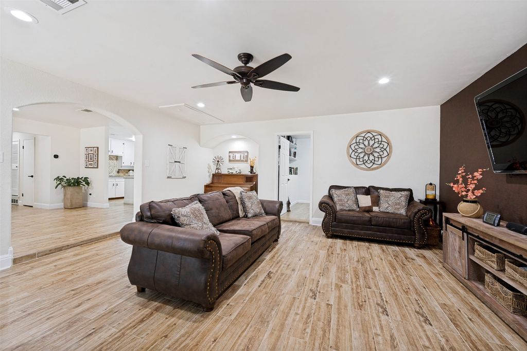 7008 Beaty Street, Fort Worth, TX 76112 — photo 4
