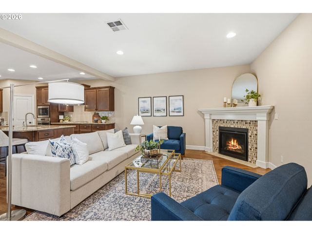 3767 Se WILLAMETTE Ave, Hillsboro, OR 97123