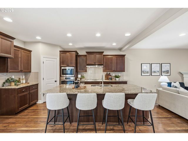 3767 Se WILLAMETTE Ave, Hillsboro, OR 97123