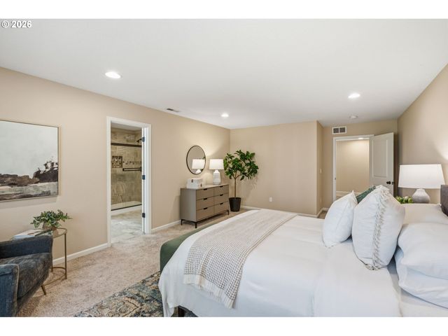 3767 Se WILLAMETTE Ave, Hillsboro, OR 97123