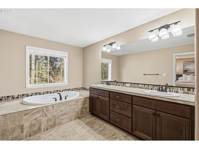 3767 Se WILLAMETTE Ave, Hillsboro, OR 97123