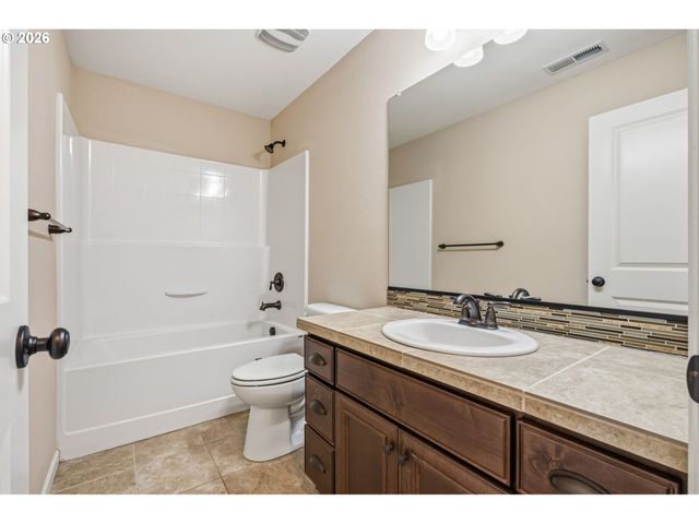 3767 Se WILLAMETTE Ave, Hillsboro, OR 97123