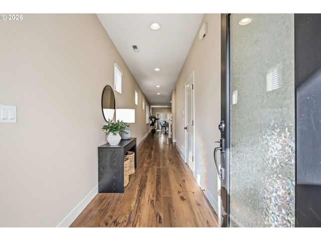 3767 Se WILLAMETTE Ave, Hillsboro, OR 97123