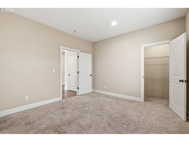 3767 Se WILLAMETTE Ave, Hillsboro, OR 97123