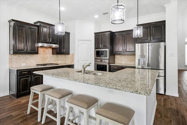 208 Equestrian Road, Hickory Creek, TX 75065