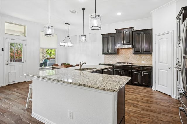 208 Equestrian Road, Hickory Creek, TX 75065