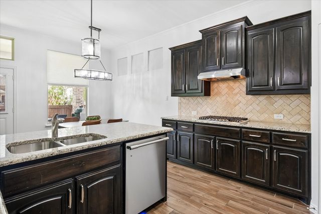 208 Equestrian Road, Hickory Creek, TX 75065