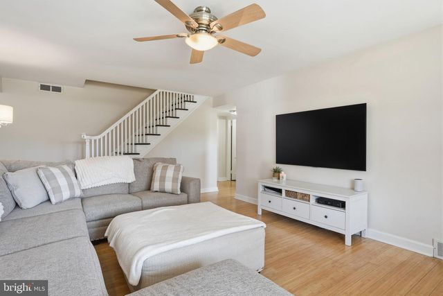 2057 PARKDALE AVE, Glenside, PA 19038