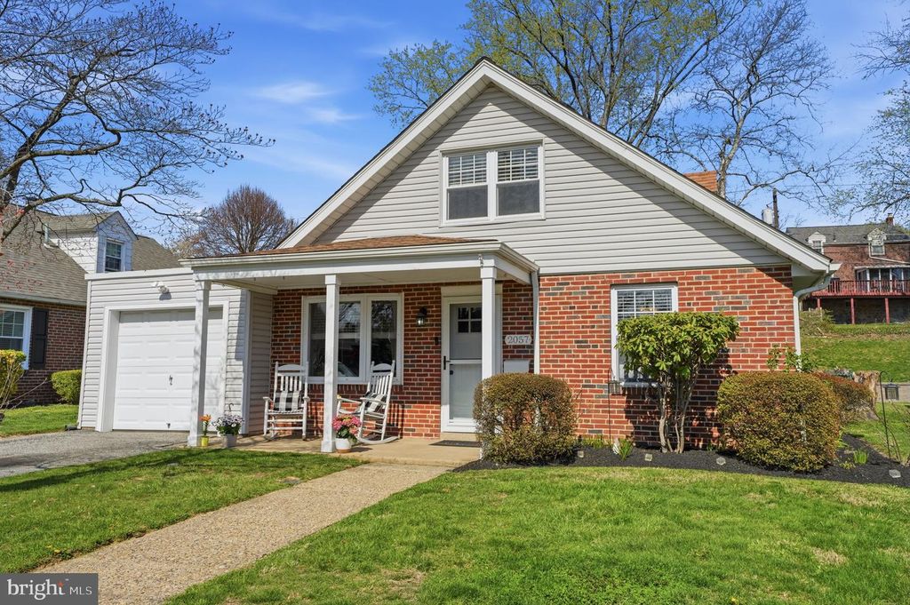 2057 PARKDALE AVE, Glenside, PA 19038