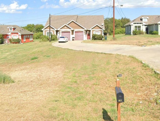 404 Mesa DR, Del Valle, TX 78617