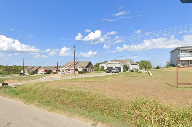 404 Mesa DR, Del Valle, TX 78617