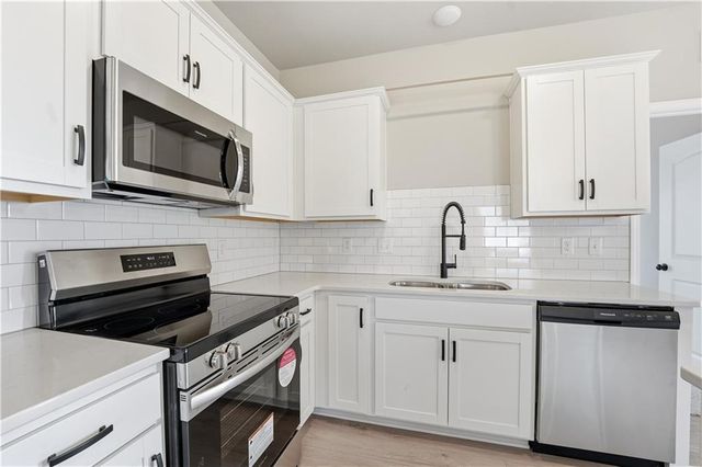 9637 N Colrain Avenue, Kansas City, MO 64154