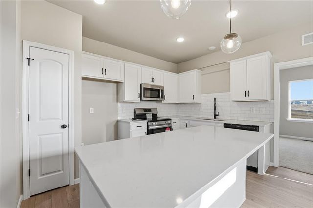 9637 N Colrain Avenue, Kansas City, MO 64154