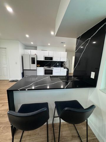 400 SW 9th Avenue, Boca Raton, FL 33486