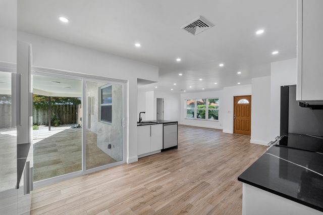 400 SW 9th Avenue, Boca Raton, FL 33486