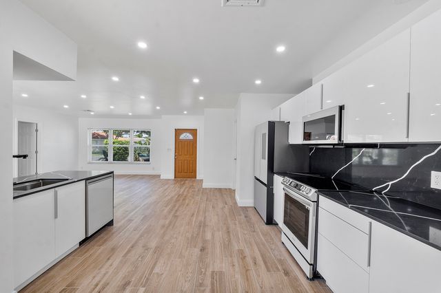 400 SW 9th Avenue, Boca Raton, FL 33486