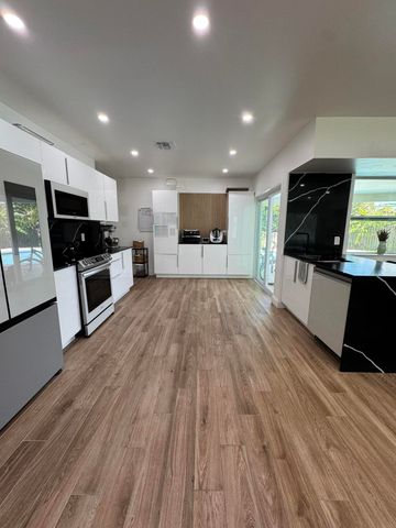 400 SW 9th Avenue, Boca Raton, FL 33486