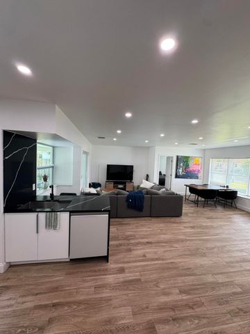 400 SW 9th Avenue, Boca Raton, FL 33486