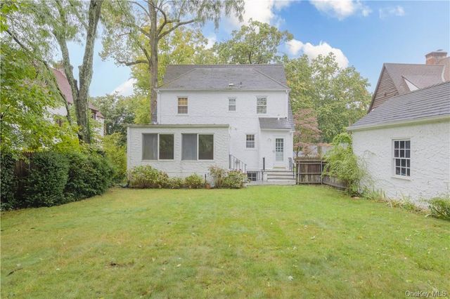 7 Carthage Lane, Scarsdale, NY 10583