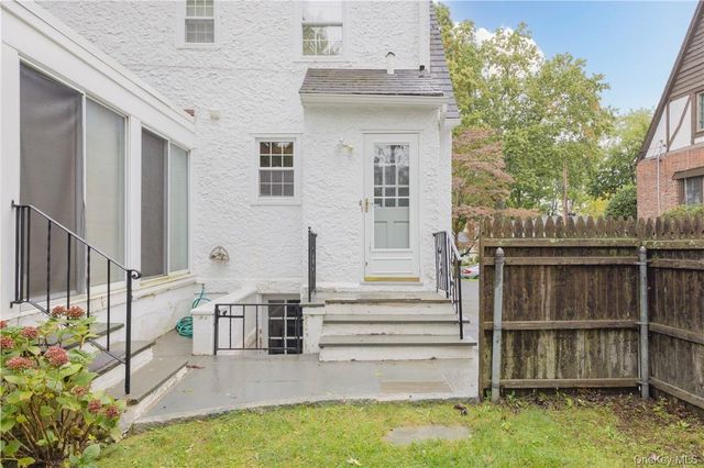 7 Carthage Lane, Scarsdale, NY 10583