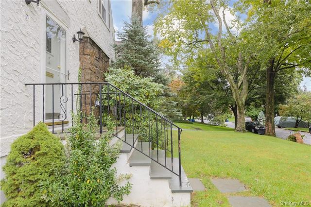 7 Carthage Lane, Scarsdale, NY 10583