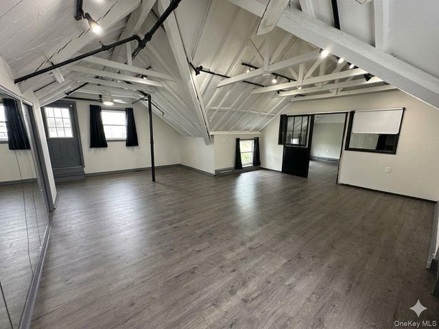 7 Crescent Street, Hewlett, NY 11557
