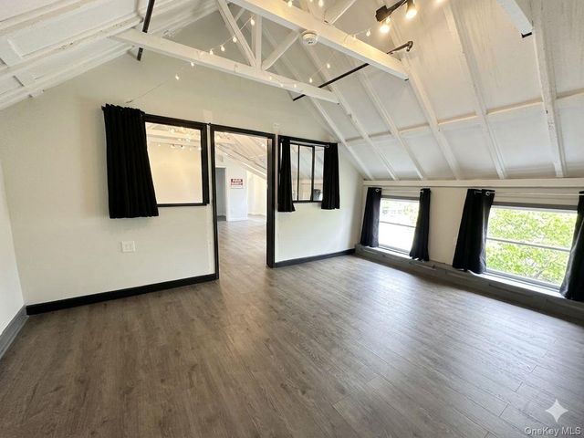 7 Crescent Street, Hewlett, NY 11557