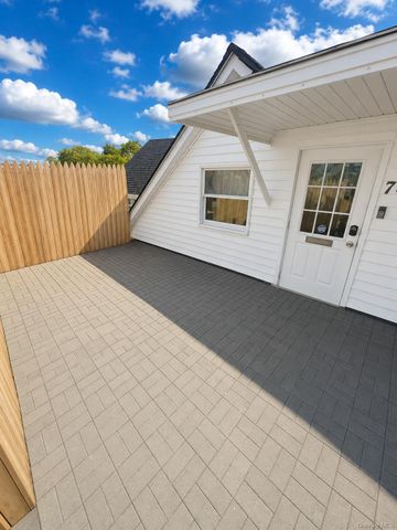 7 Crescent Street, Hewlett, NY 11557