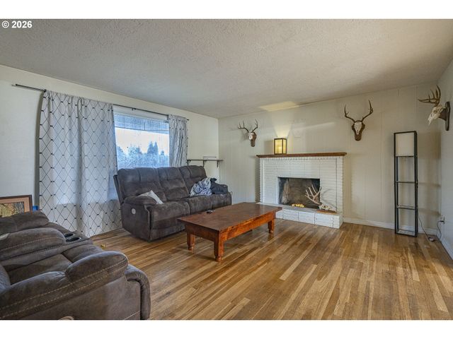 4744 NINA Ave Se, Salem, OR 97302