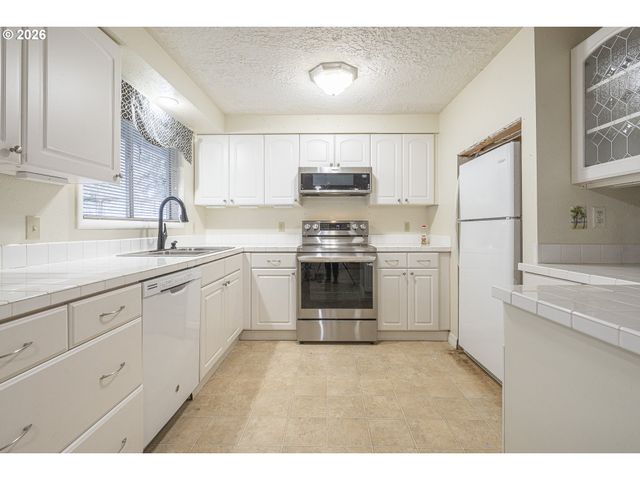 4744 NINA Ave Se, Salem, OR 97302