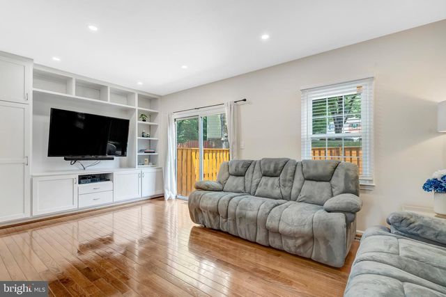 4900 MCFARLAND DR, Fairfax, VA 22032