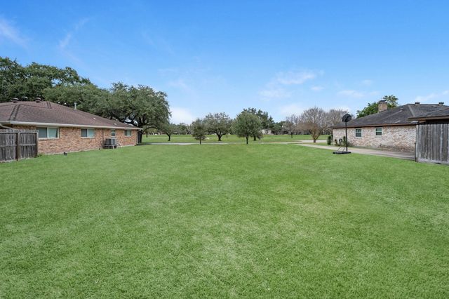 5715 S Braeswood Boulevard, Houston, TX 77096