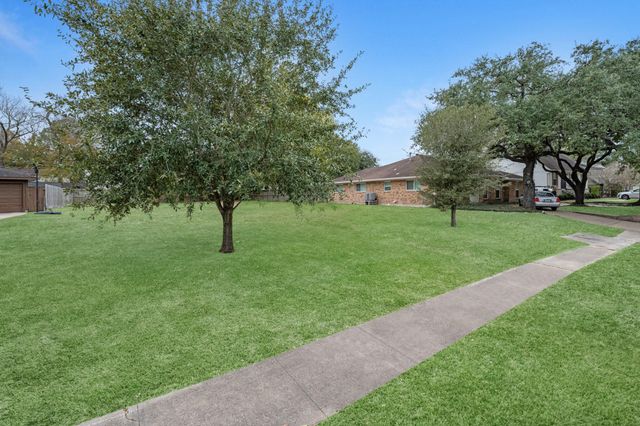 5715 S Braeswood Boulevard, Houston, TX 77096