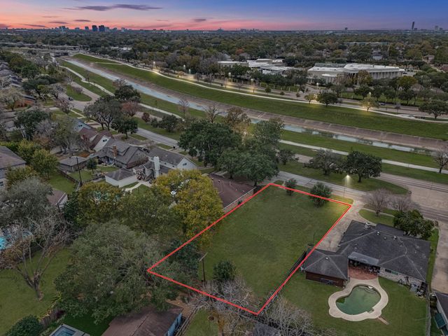 5715 S Braeswood Boulevard, Houston, TX 77096