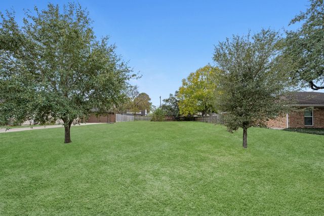 5715 S Braeswood Boulevard, Houston, TX 77096