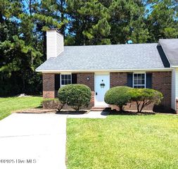 111 Glenside Court, Midway Park, NC 28544