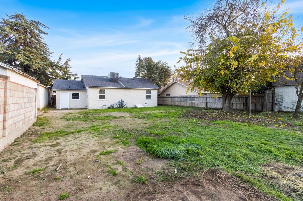 Image 13 of property listing at 212 Sonoma Avenue, Chowchilla, CA 93610