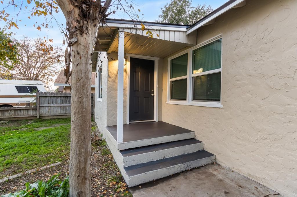 Image 16 of property listing at 212 Sonoma Avenue, Chowchilla, CA 93610