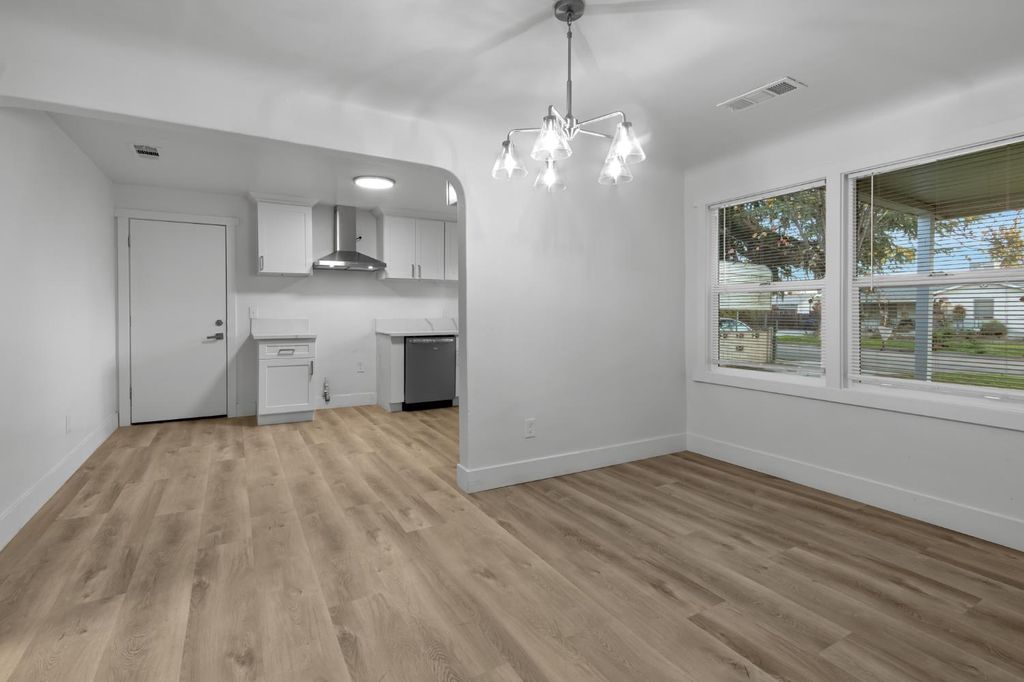 Image 4 of property listing at 212 Sonoma Avenue, Chowchilla, CA 93610