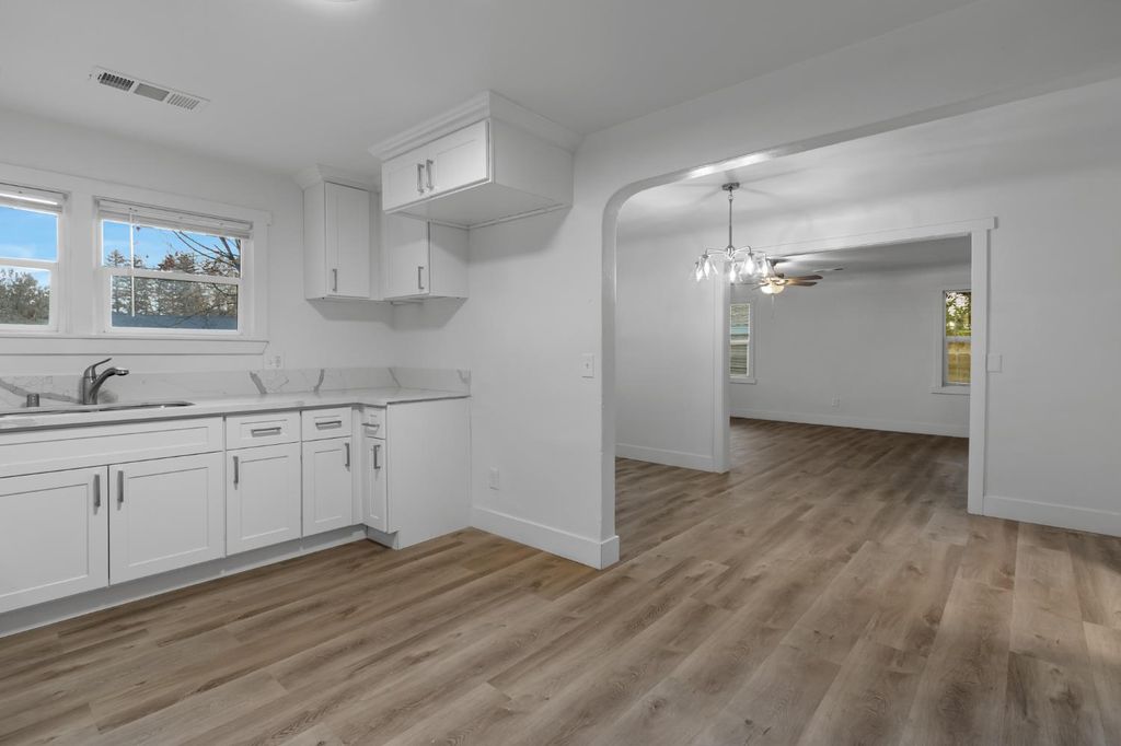 Image 7 of property listing at 212 Sonoma Avenue, Chowchilla, CA 93610